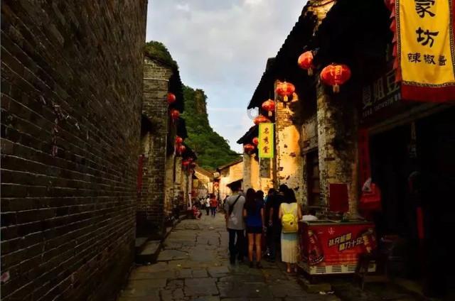 逃离昏暗的废弃城